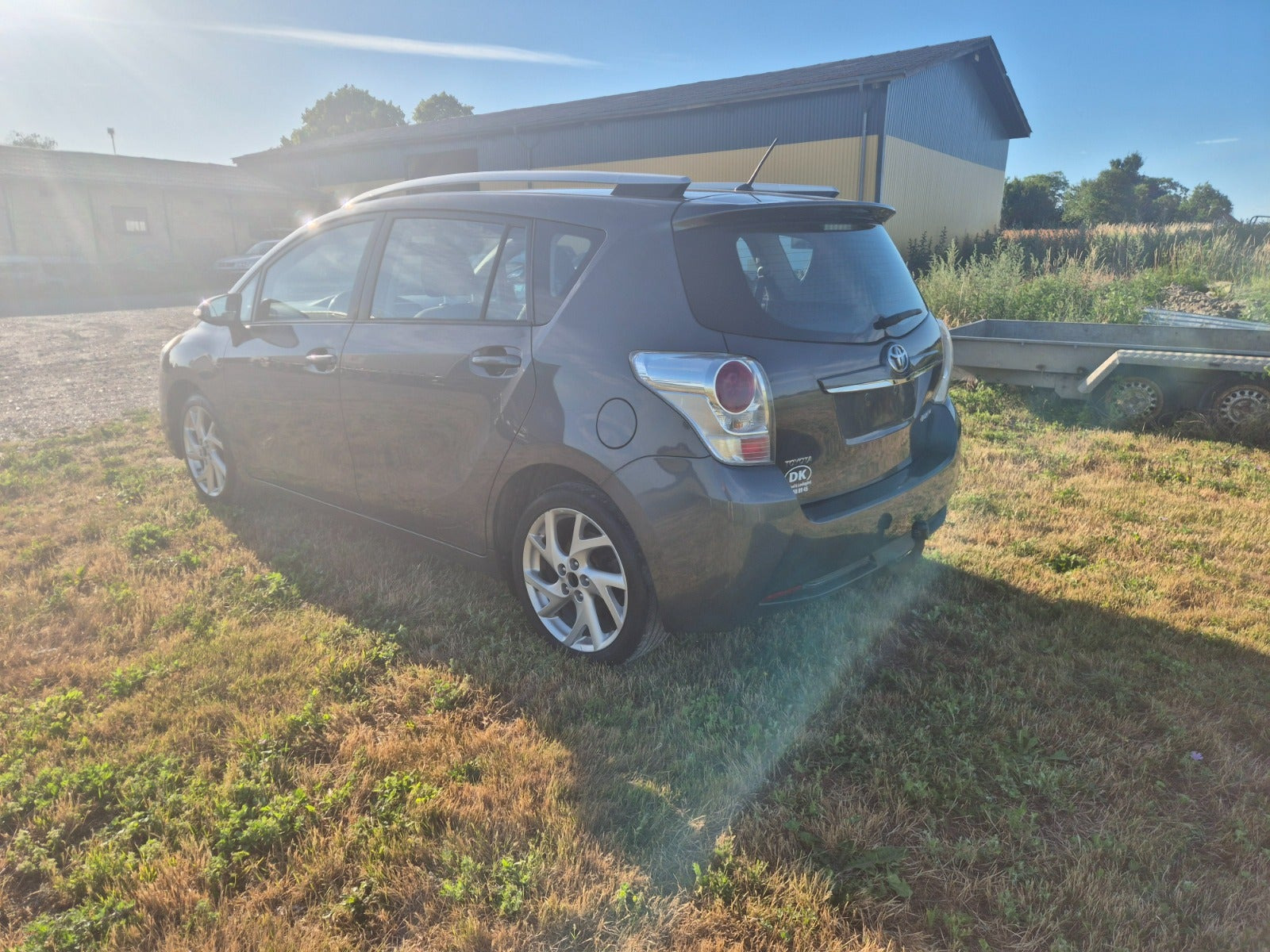Grå Toyota Verso fra 2015