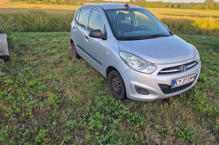 Sølv Hyundai i10 fra 2011