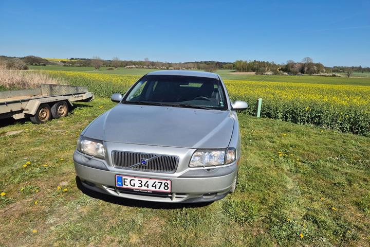 Sølv Volvo S80 fra 2001