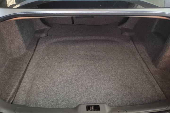 Sølv Volvo S80 fra 2001