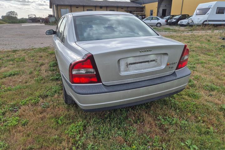 Sølv Volvo S80 fra 1998