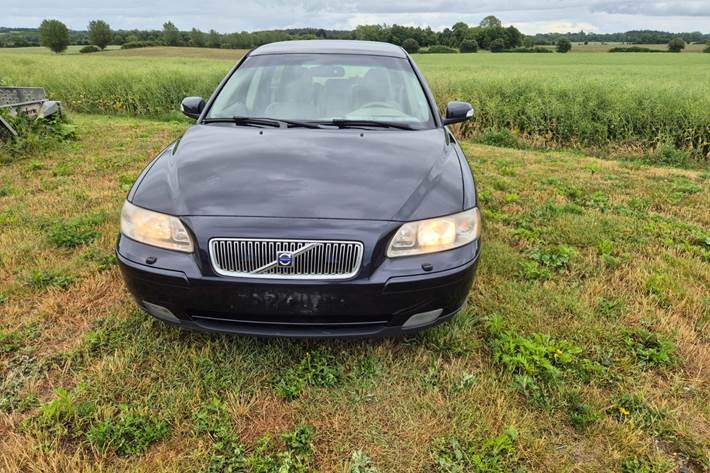 Blå Volvo V70 fra 2006