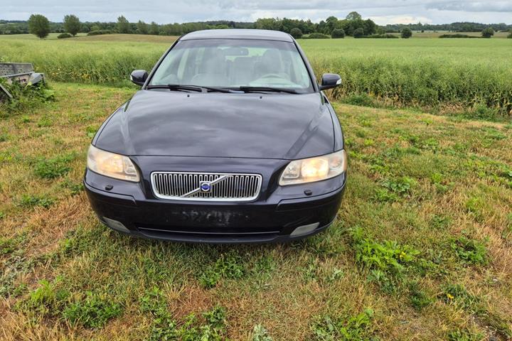 Blå Volvo V70 fra 2006