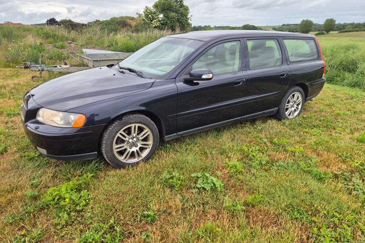 Blå Volvo V70 fra 2006