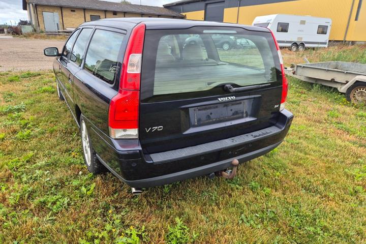 Blå Volvo V70 fra 2006