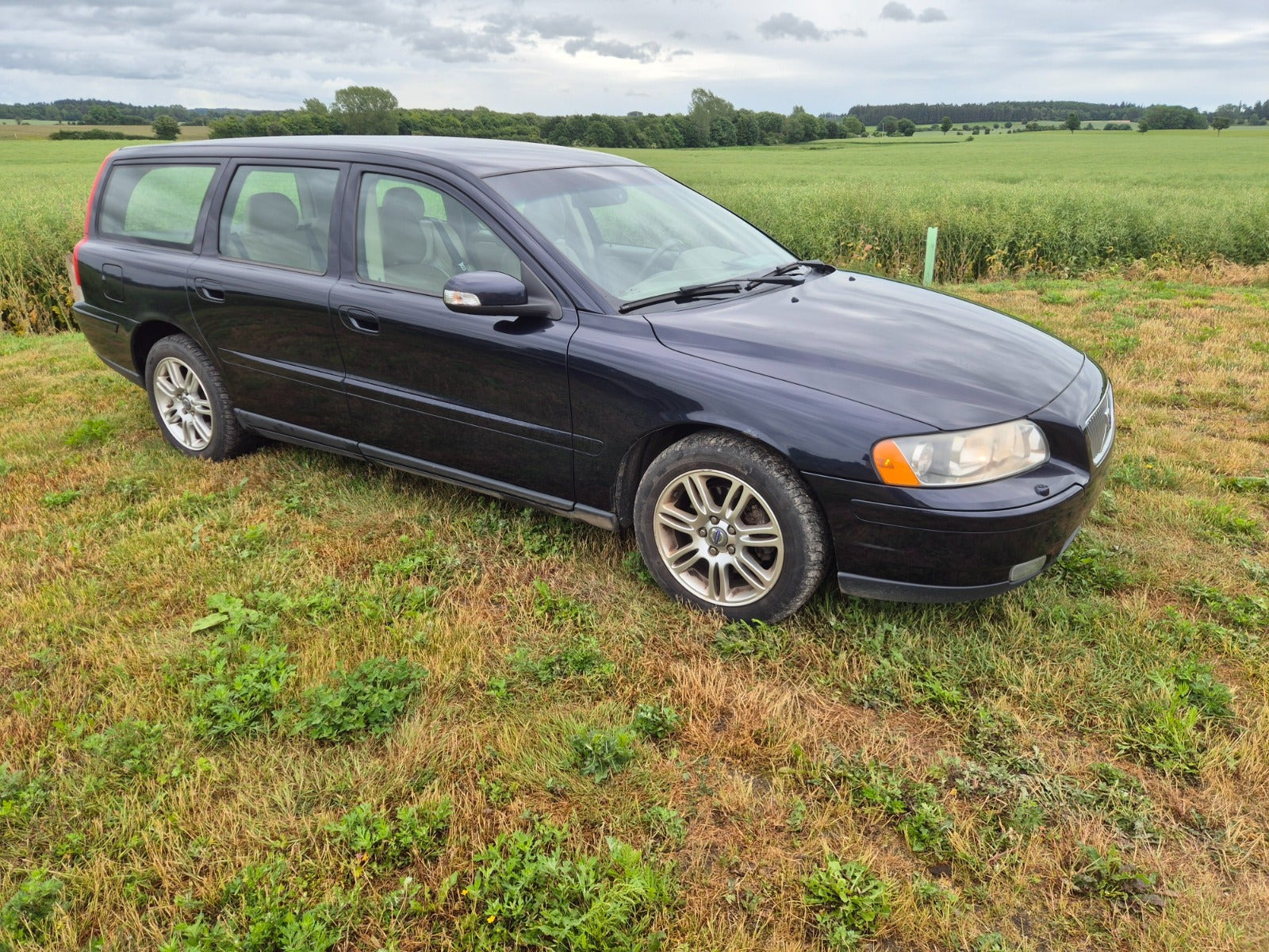 Blå Volvo V70 fra 2006