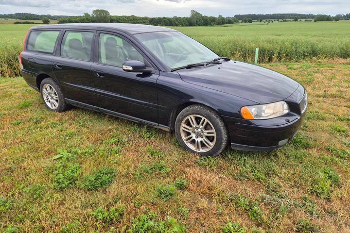 Blå Volvo V70 fra 2006