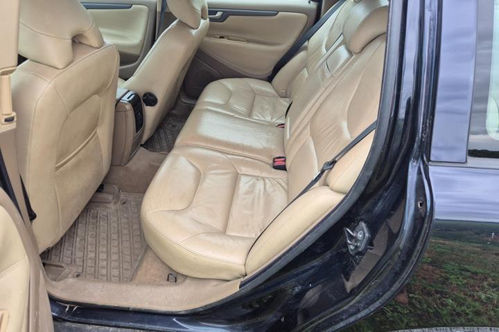 Blå Volvo V70 fra 2006
