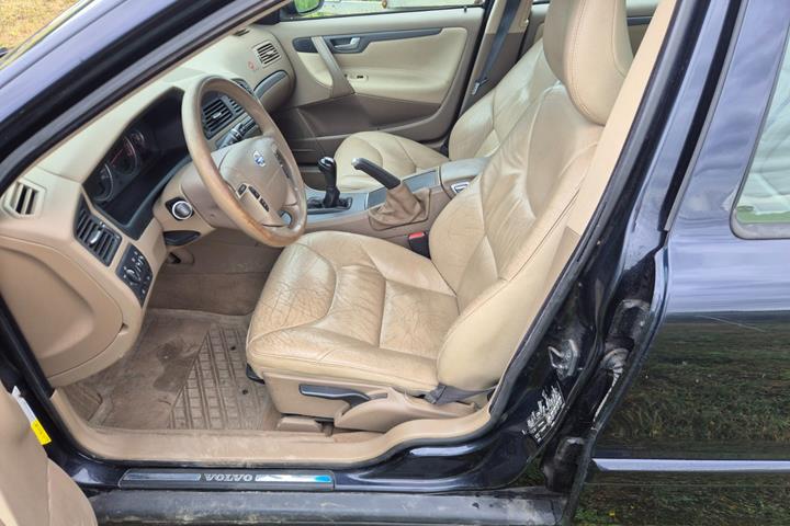 Blå Volvo V70 fra 2006