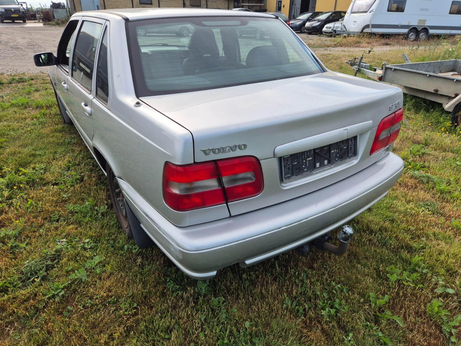 Sølv Volvo S70 fra 2000 set udefra