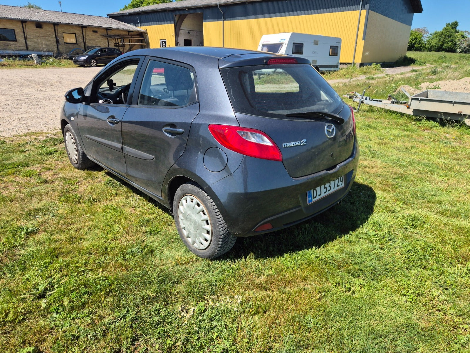 Grå Mazda 2 fra 2008