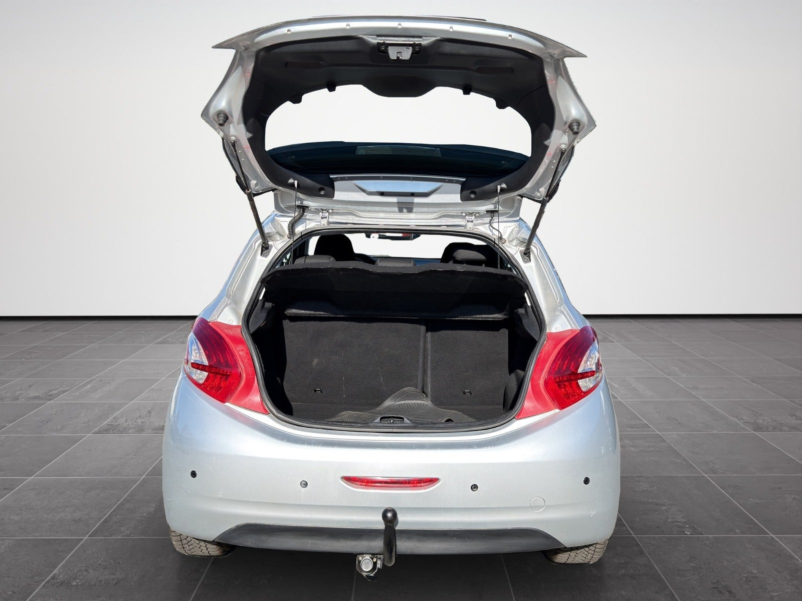 Sølv Peugeot 208 fra 2015