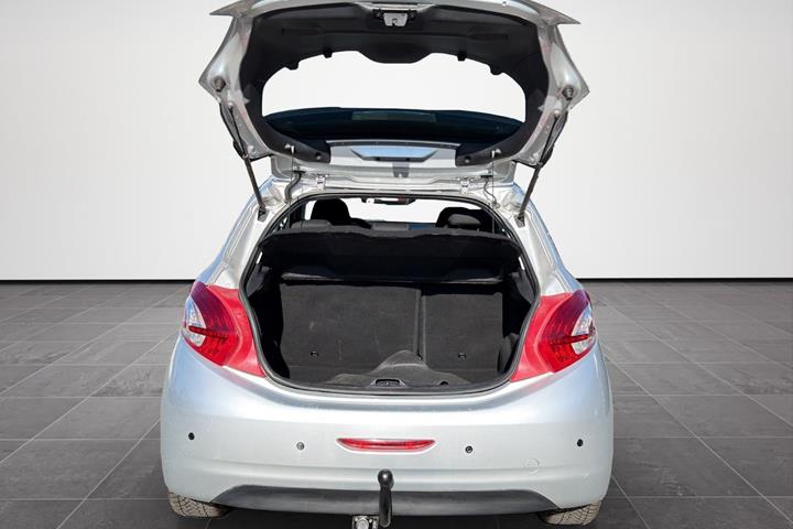Sølv Peugeot 208 fra 2015