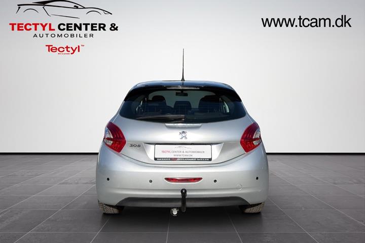 Sølv Peugeot 208 fra 2015
