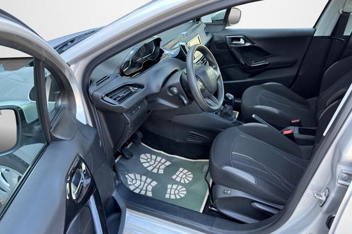 Sølv Peugeot 208 fra 2015