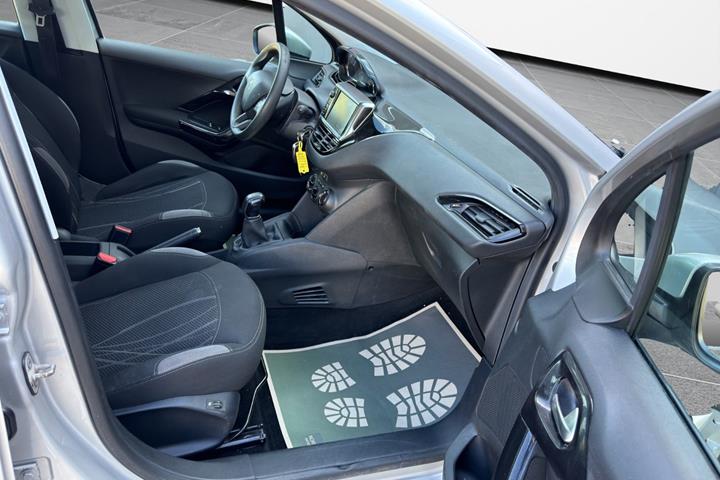 Sølv Peugeot 208 fra 2015
