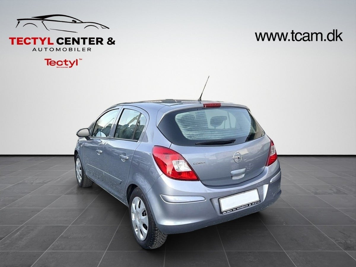 Grå Opel Corsa fra 2013