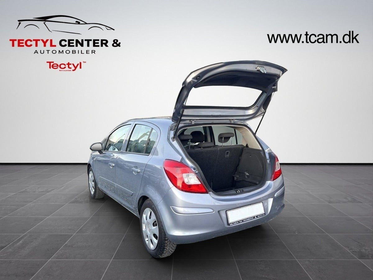 Grå Opel Corsa fra 2013