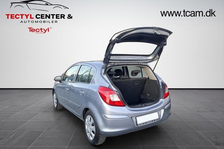 Grå Opel Corsa fra 2013