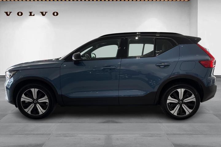 Blå Volvo XC40 fra 2023