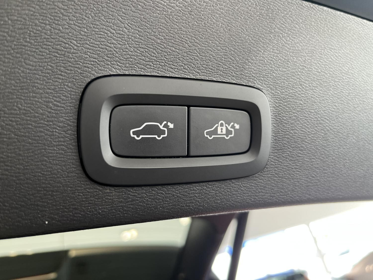 Blå Volvo XC40 fra 2023