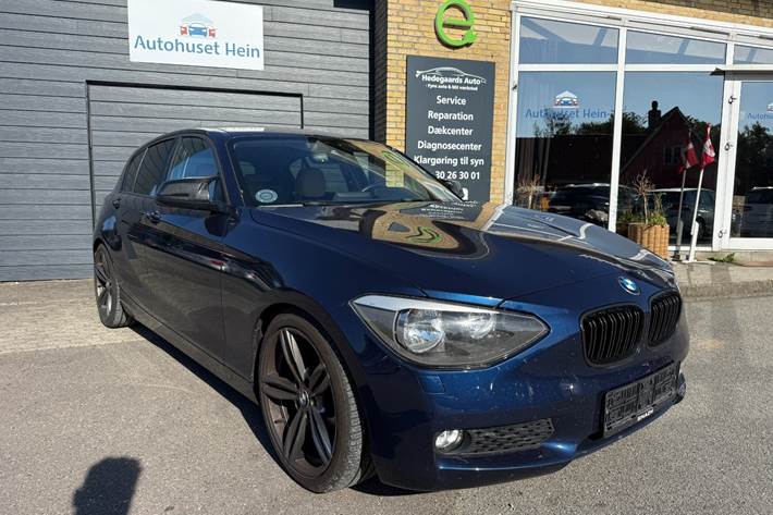 Blå BMW 116i fra 2012