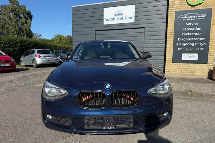 Blå BMW 116i fra 2012