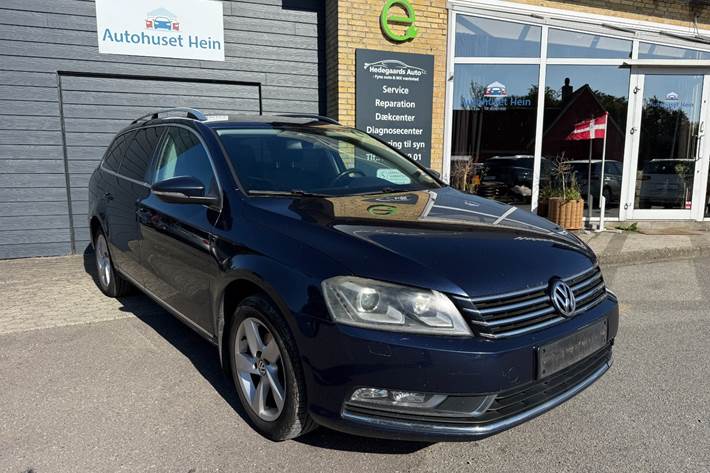 Blå VW Passat fra 2011