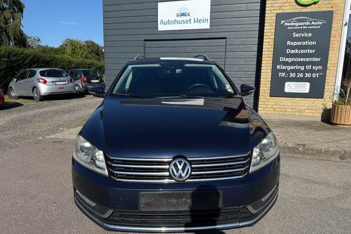 Blå VW Passat fra 2011