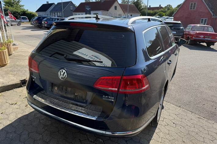 Blå VW Passat fra 2011