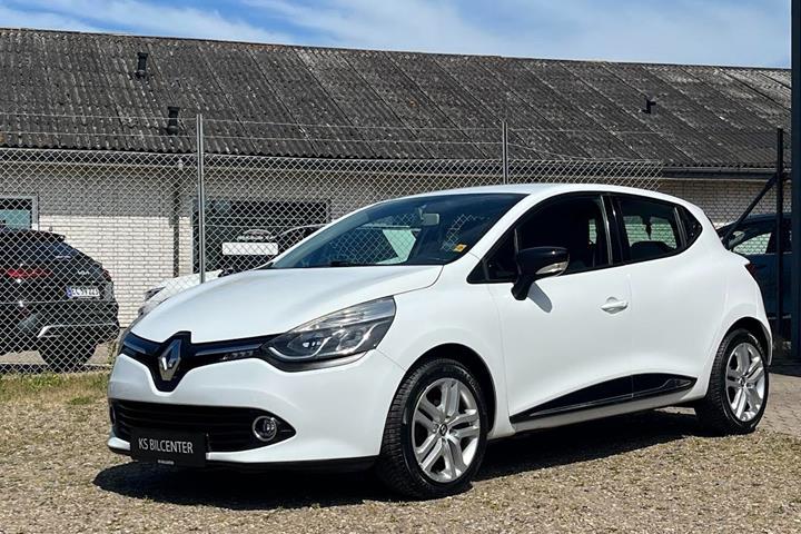 Hvid Renault Clio IV fra 2014 set udefra
