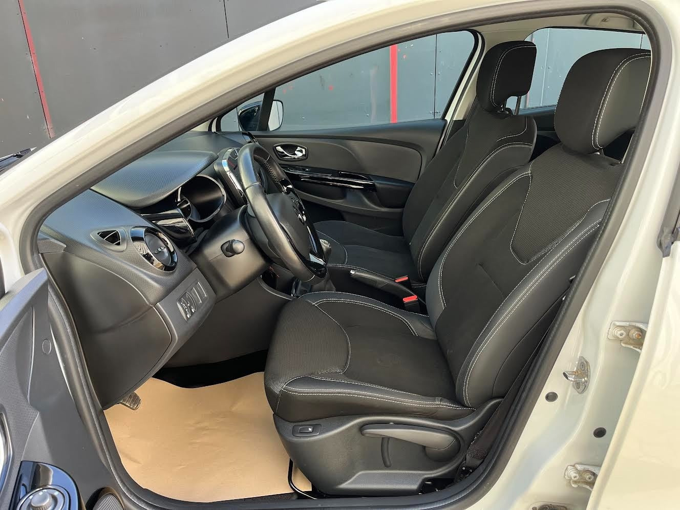 Hvid Renault Clio IV fra 2014