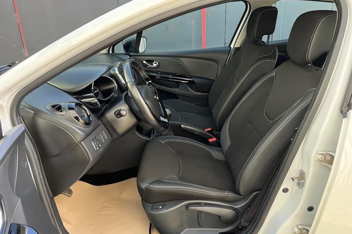 Hvid Renault Clio IV fra 2014