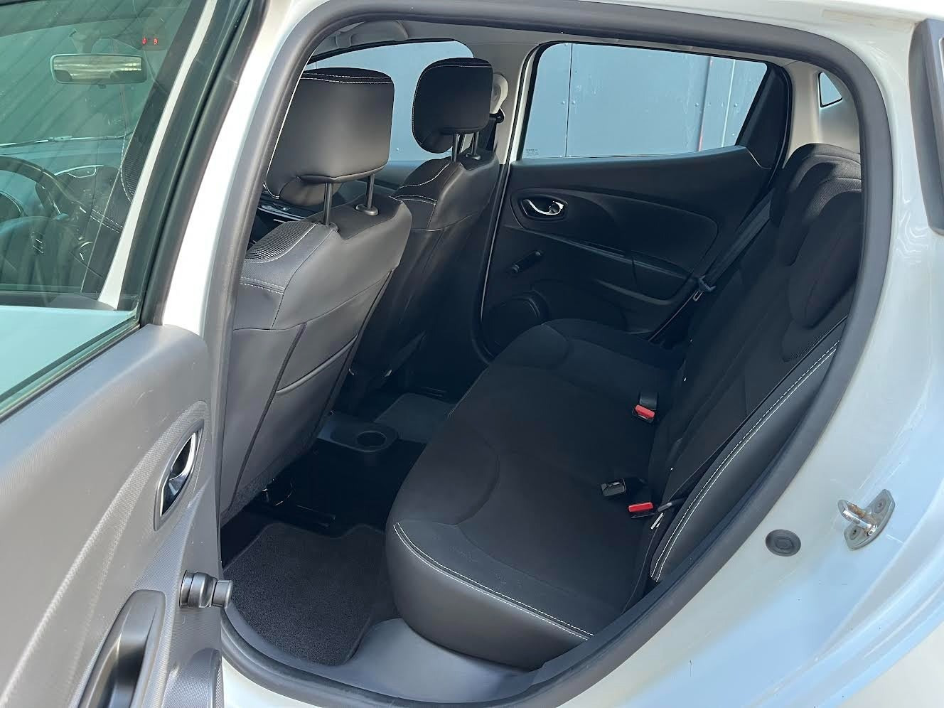 Hvid Renault Clio IV fra 2014