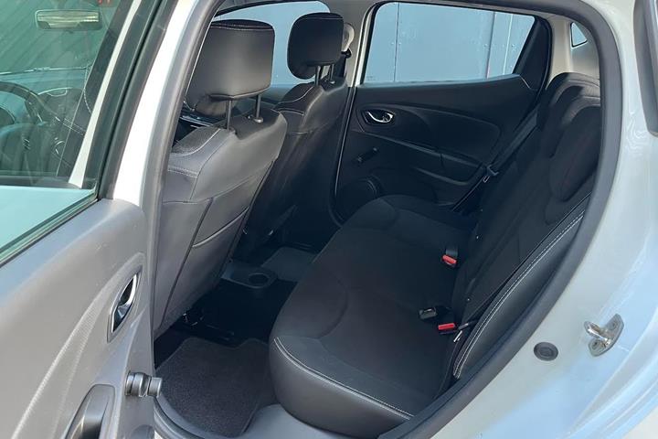 Hvid Renault Clio IV fra 2014