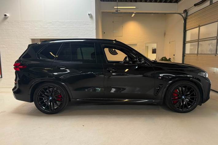 Sort BMW X5 fra 2024