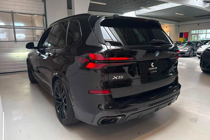 Sort BMW X5 fra 2024