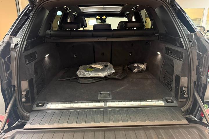 Sort BMW X5 fra 2024