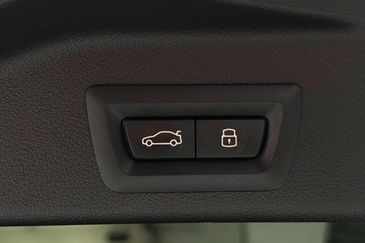 Sort BMW X5 fra 2024