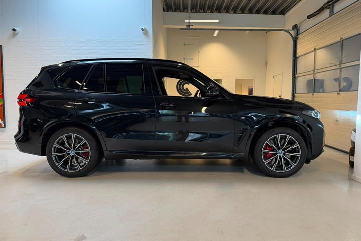 Sort BMW X5 fra 2024