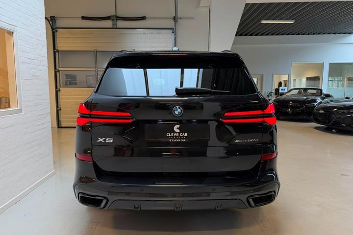 Sort BMW X5 fra 2024