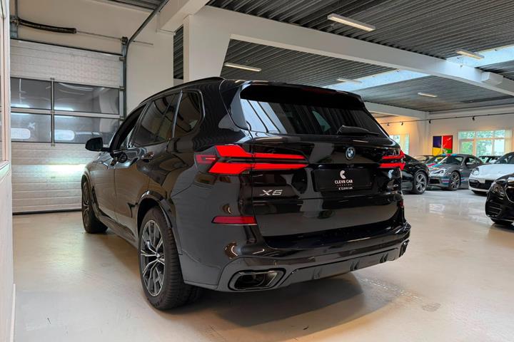 Sort BMW X5 fra 2024