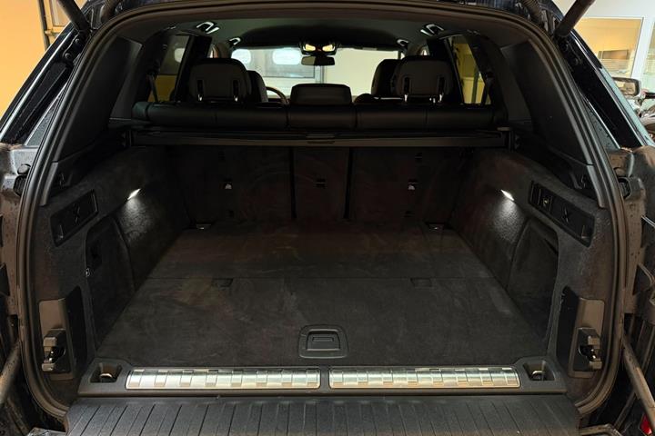 Sort BMW X5 fra 2024