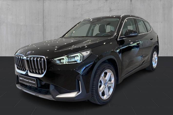 Sort BMW iX1 fra 2023 set udefra