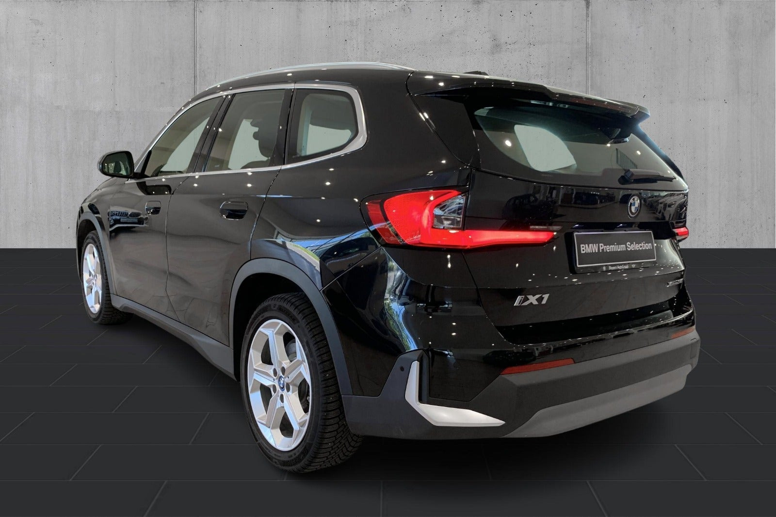 Sort BMW iX1 fra 2023