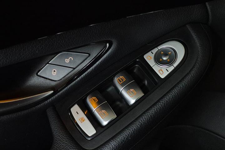 Sort Mercedes C220 d fra 2017