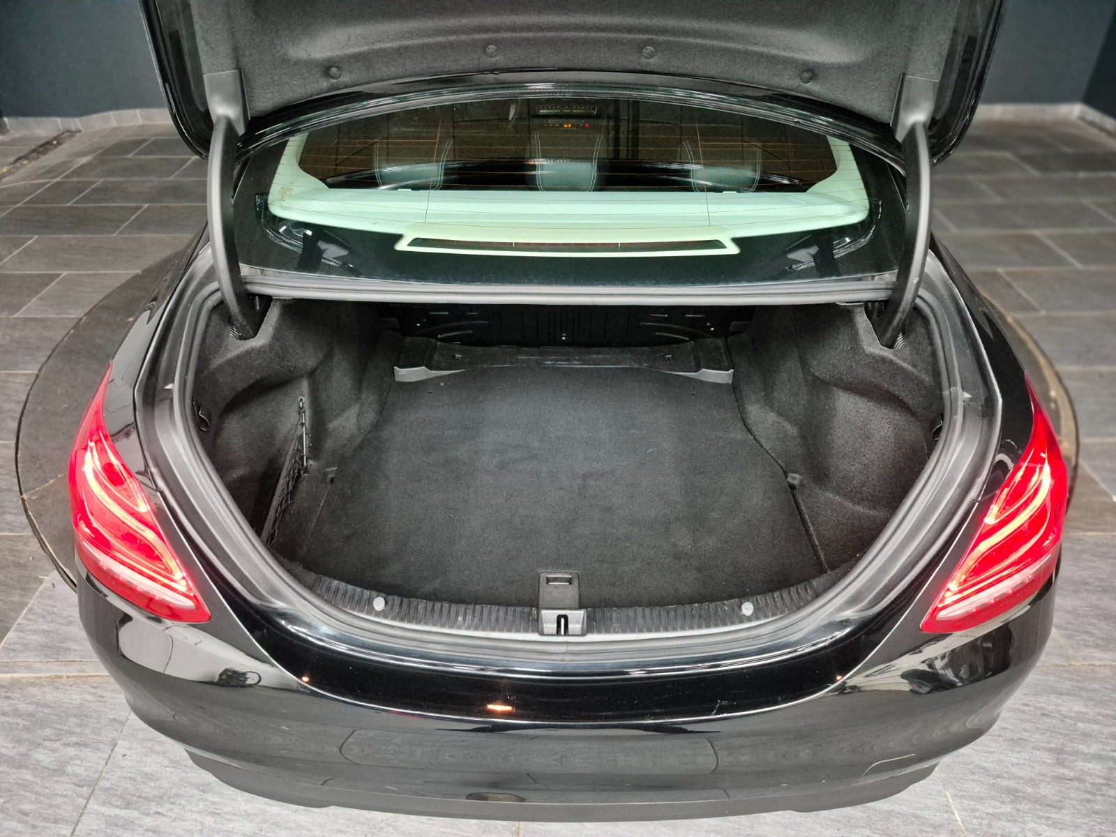 Sort Mercedes C220 d fra 2017