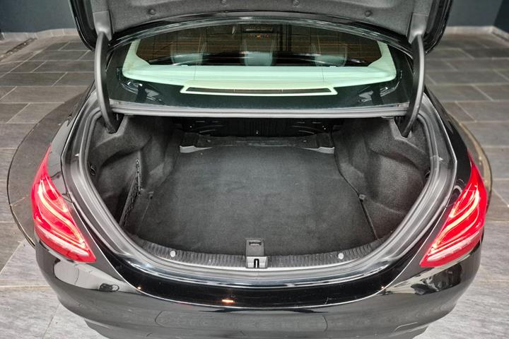 Sort Mercedes C220 d fra 2017