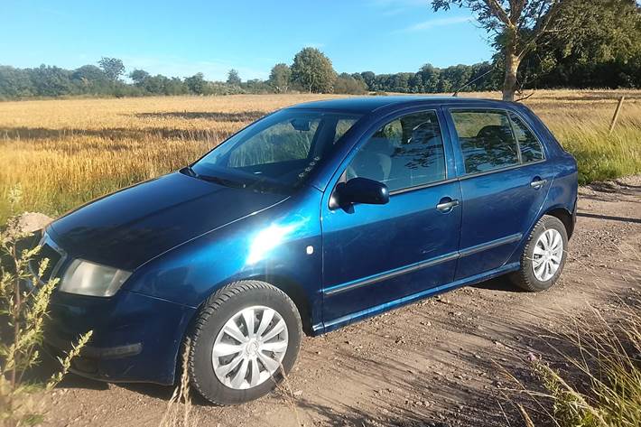 Blå Skoda Fabia fra 2006