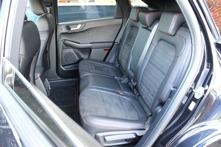 Sort Ford Kuga fra 2021